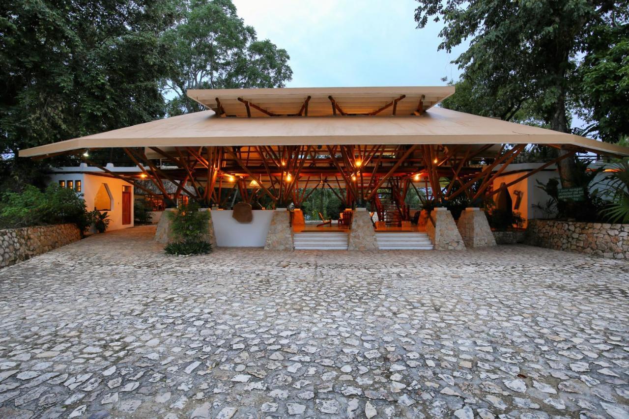 Hotel Maya Flores