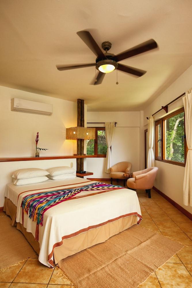 Hotel Maya Flores