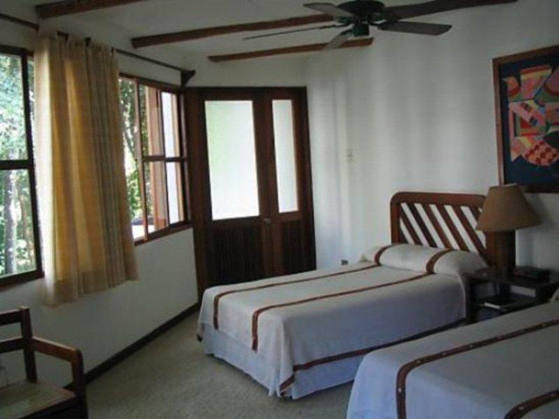 Hotel Maya Flores